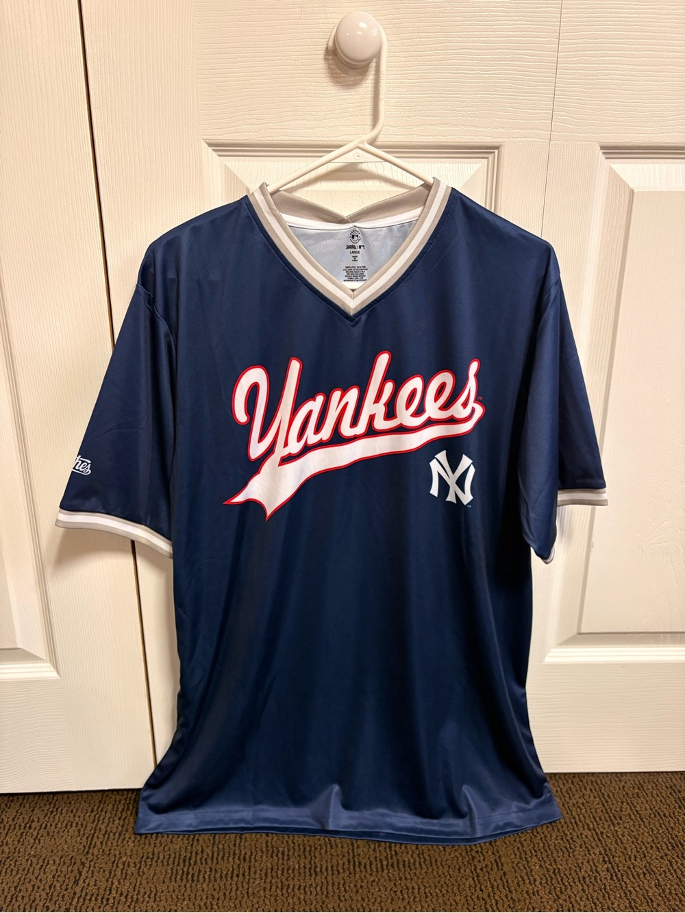 NWT Navy Blue New York Yankees Men’s Shirt